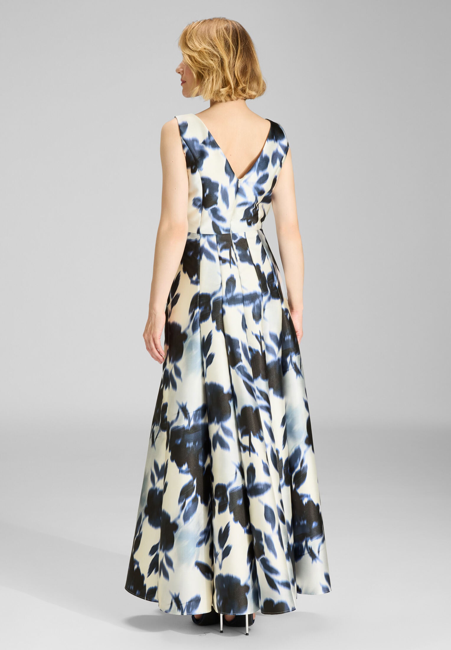 Abendkleid aus bedrucktem Twill mit Teilungsnähten