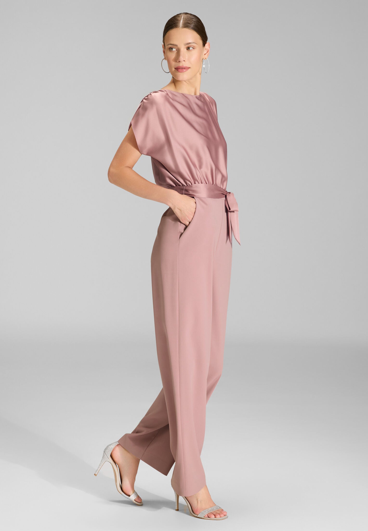 Jumpsuit aus Material-Mix