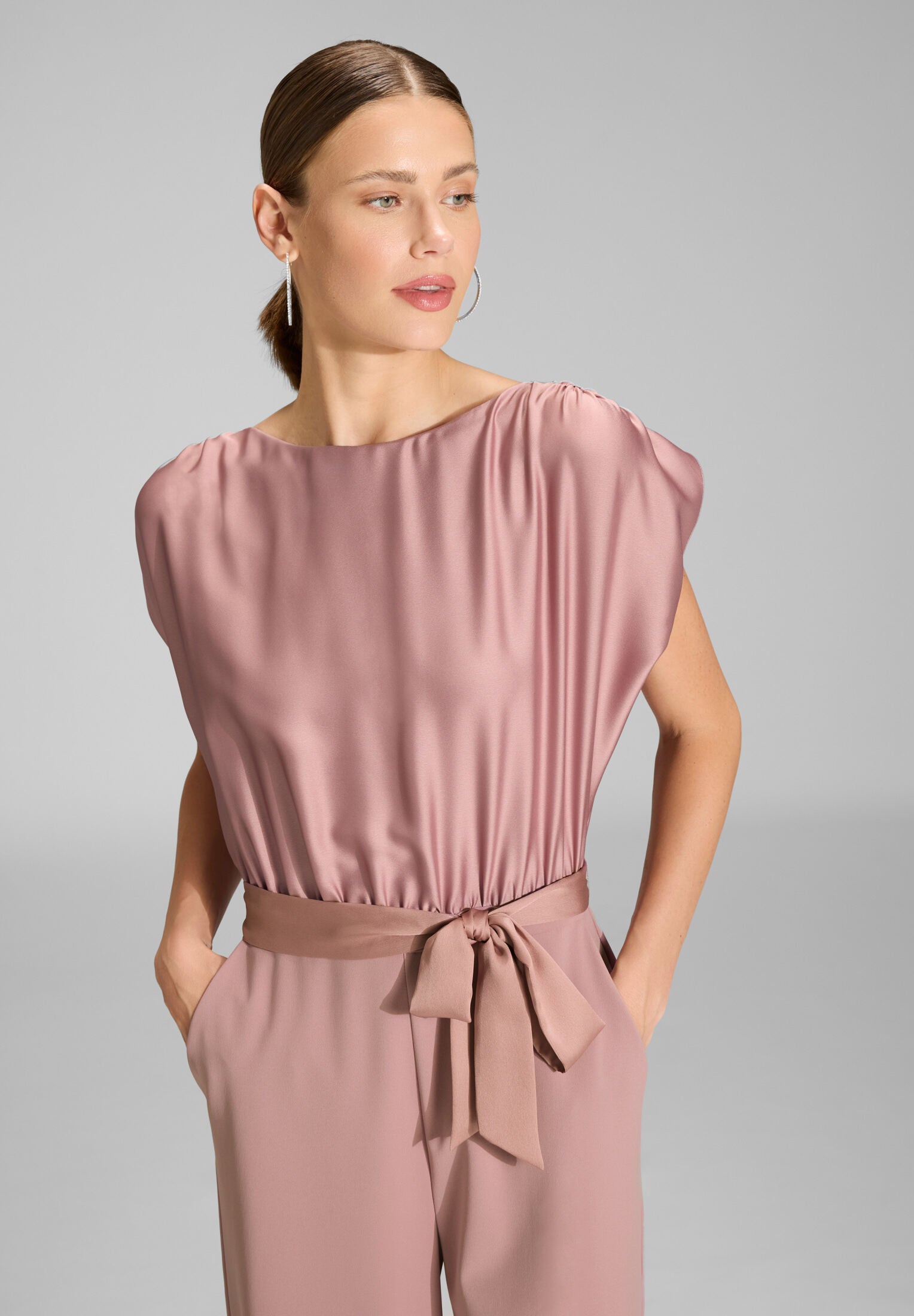 Jumpsuit aus Material-Mix