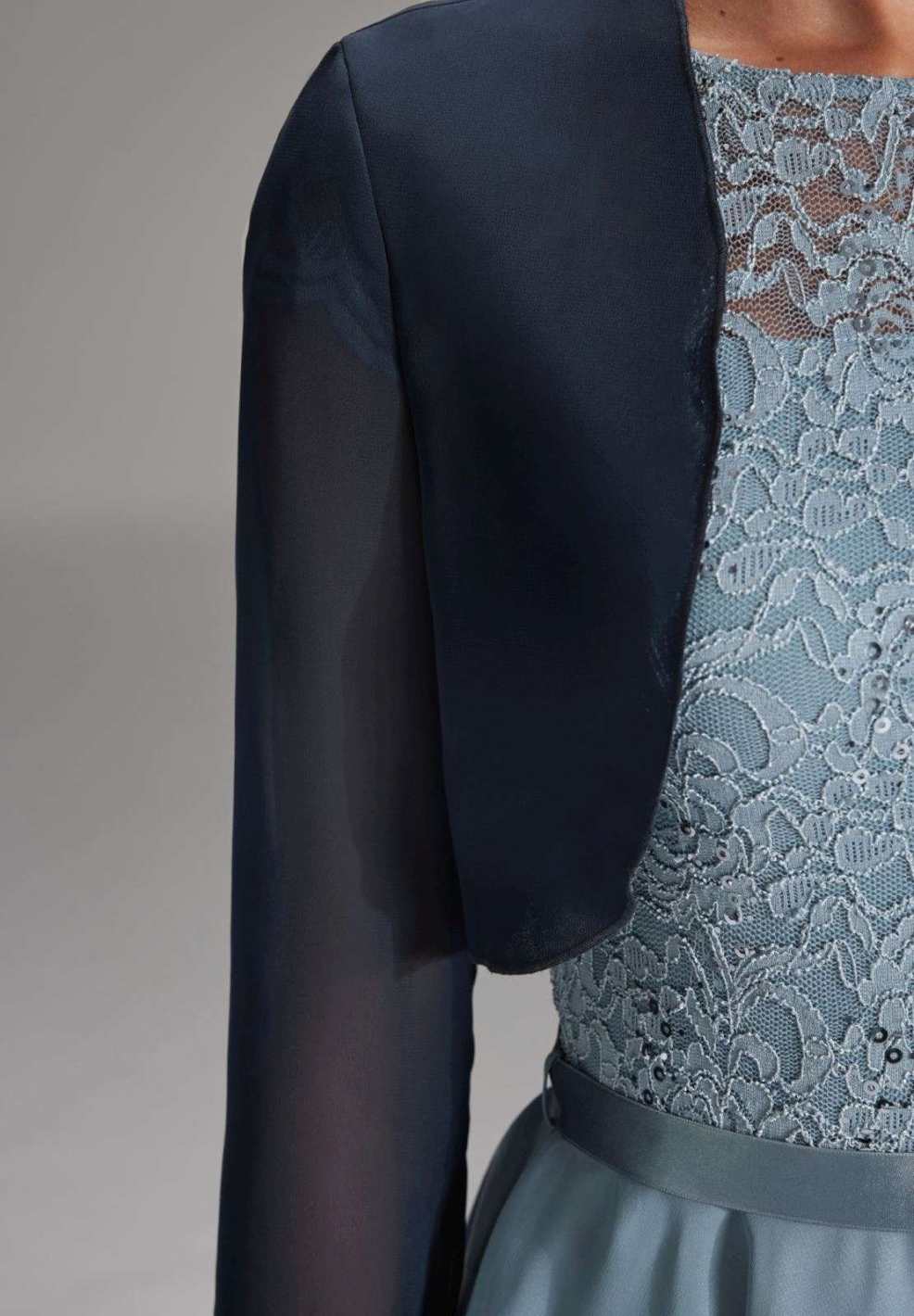 Bolero mit transparenten Ärmeln