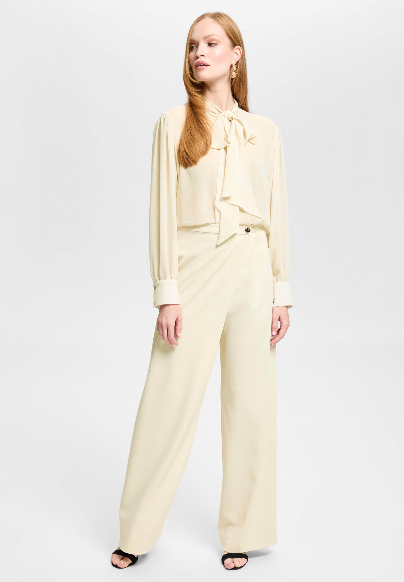 Bundfaltenhose mit asymmetrischer Überlappung champagne beige