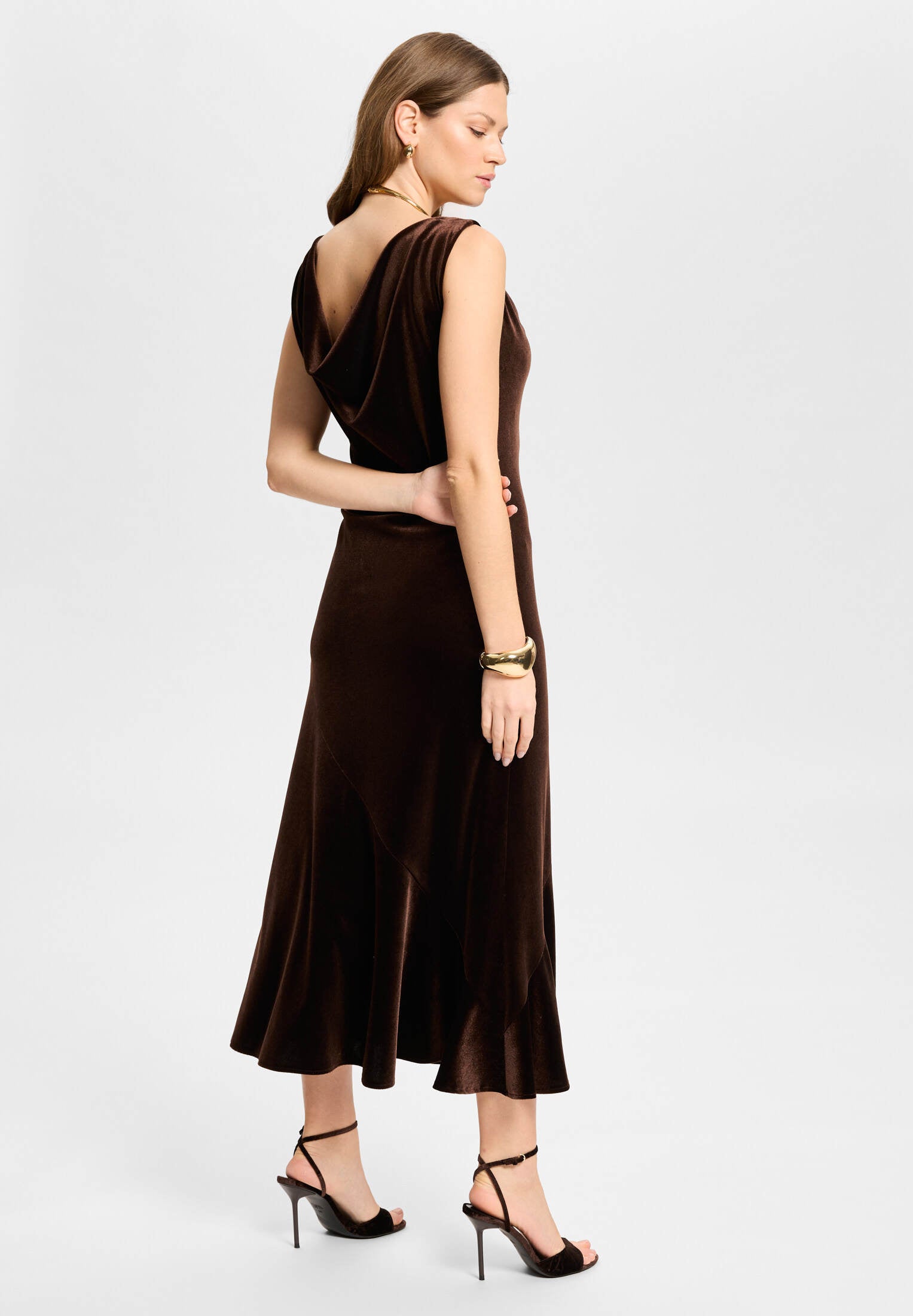 Abendkleid aus Samt mit Wasserfallausschnitt