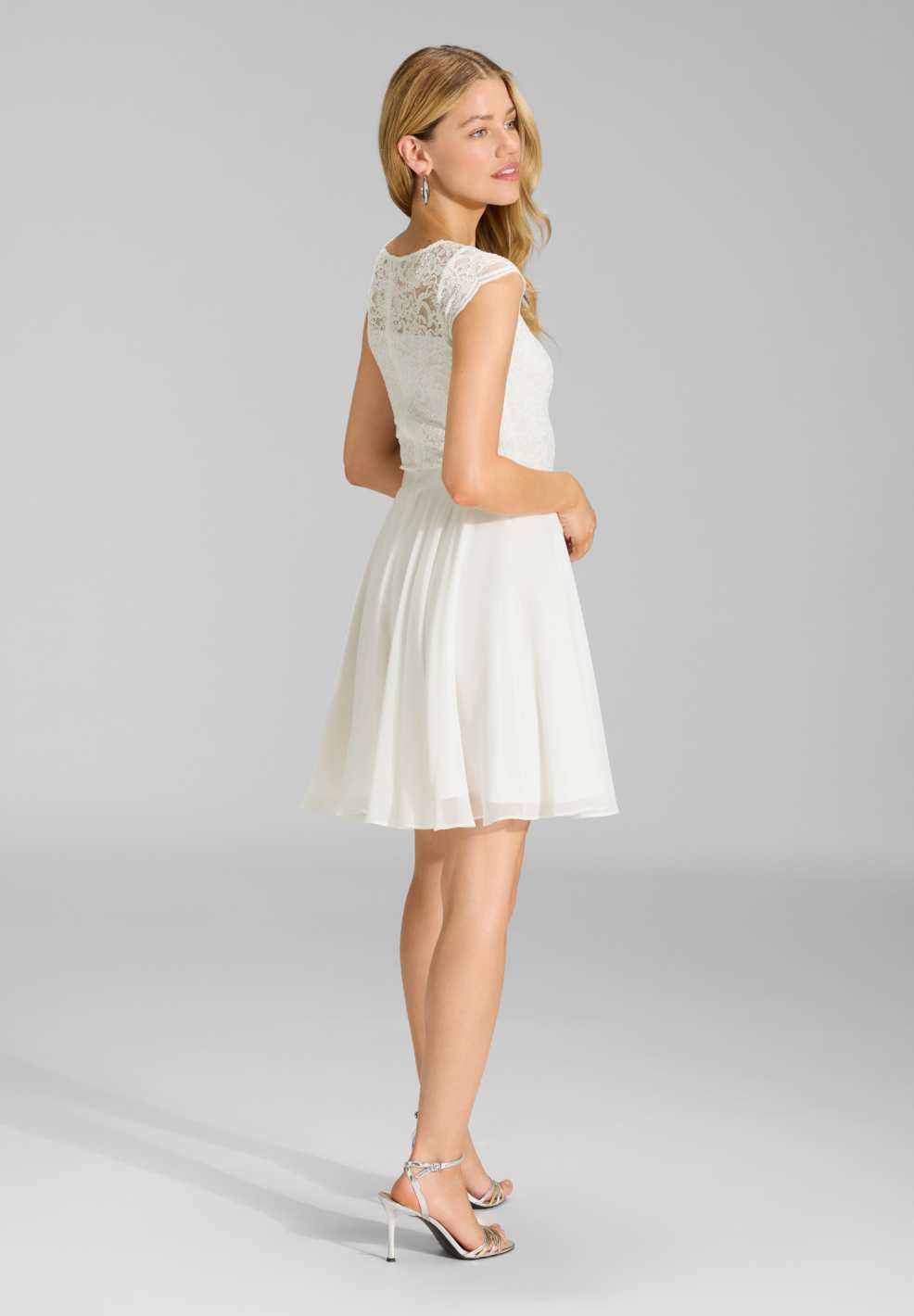 Kleid mit paillettenbesetztem Spitzenoberteil