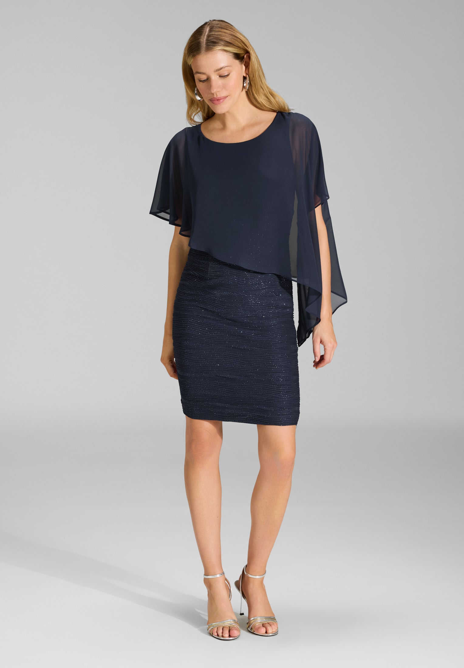 Etuikleid mit asymmetrischem Chiffon-Überwurf navy