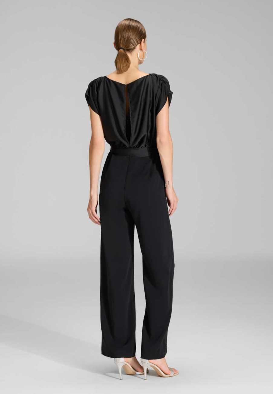 Jumpsuit mit geradem Beinschnitt
