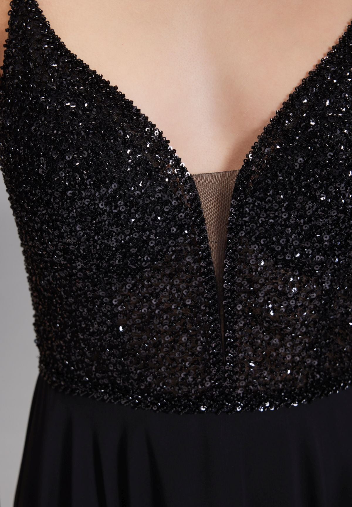 Langes paillettenbesticktes Abiball-Kleid