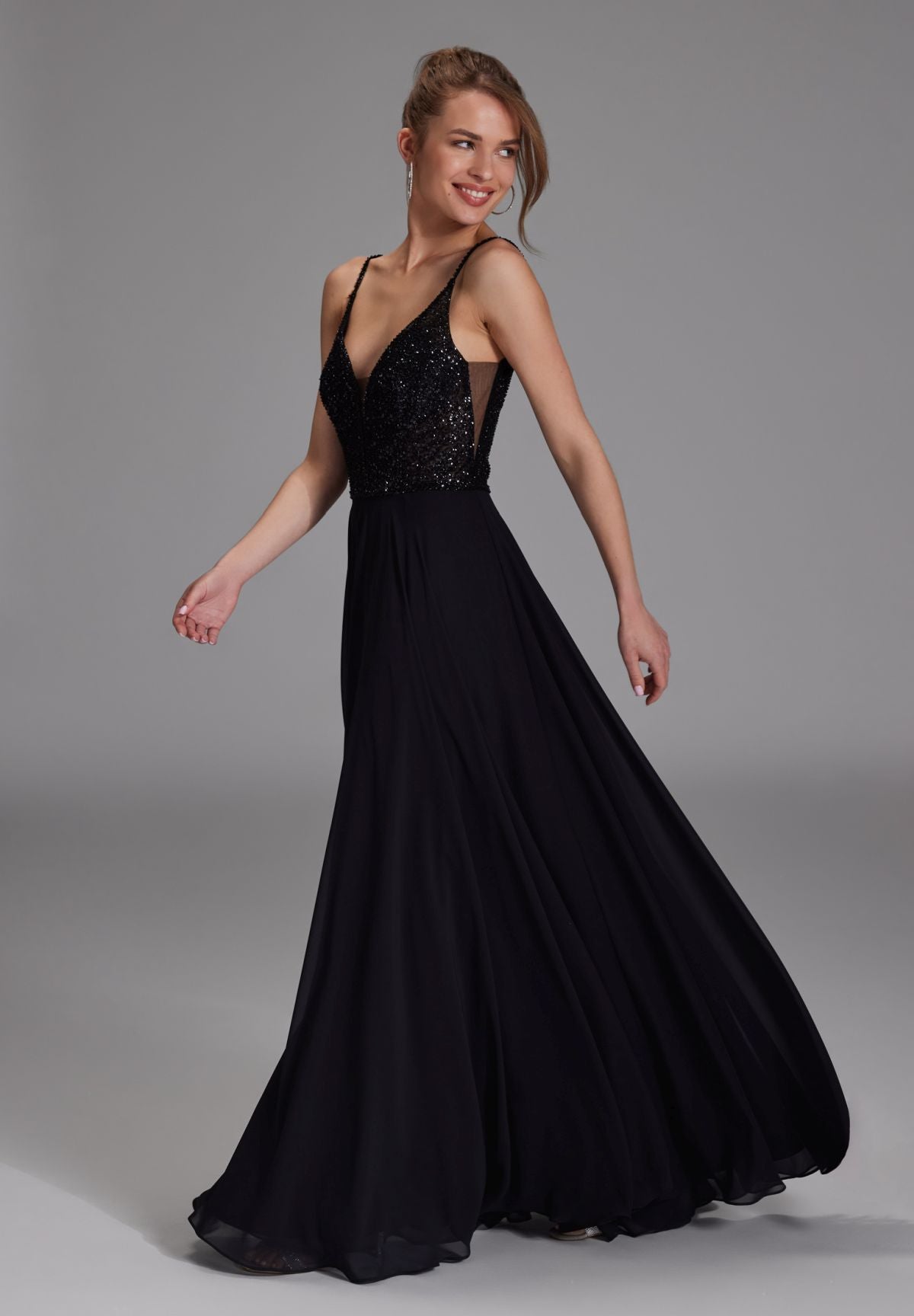 Langes paillettenbesticktes Abiball-Kleid