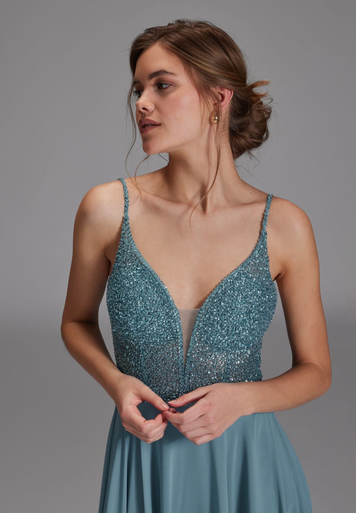 Langes paillettenbesticktes Abiball-Kleid