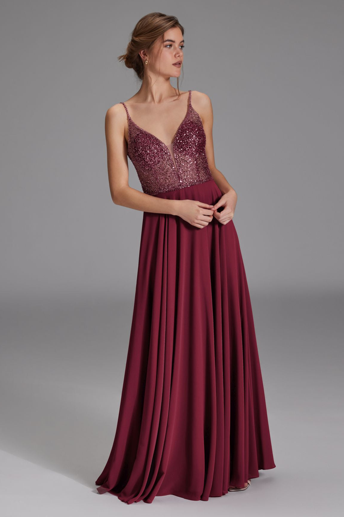 Langes paillettenbesticktes Abiball-Kleid