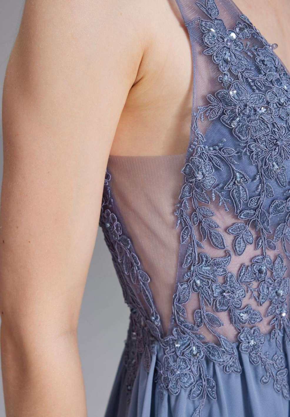 Fließendes Chiffonkleid mit Stickerei