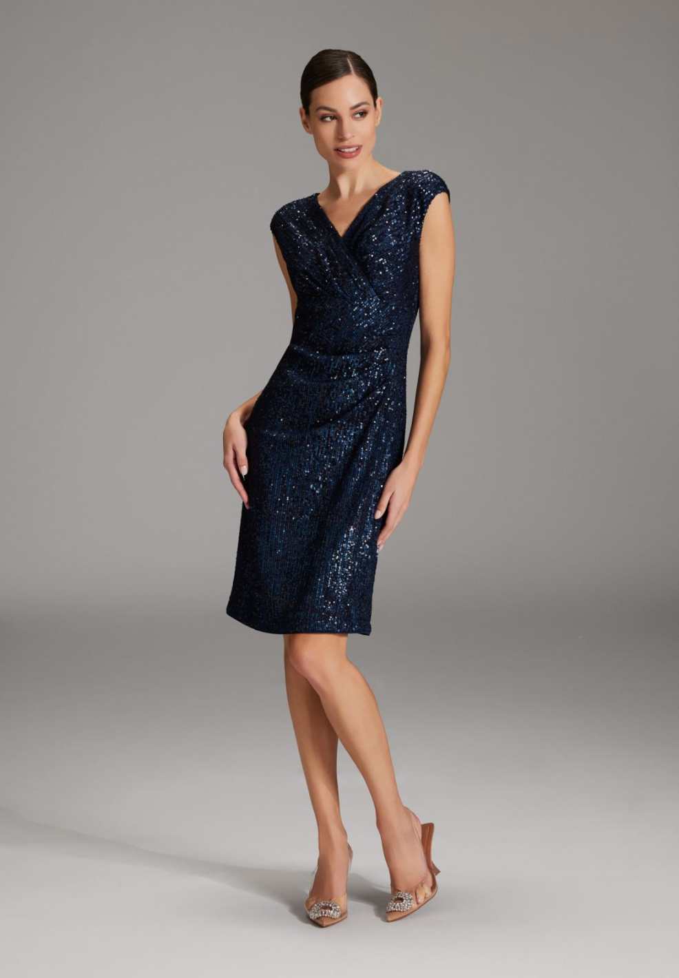 Cocktailkleid aus elastischer Paillette mit Wickel Ausschnitt