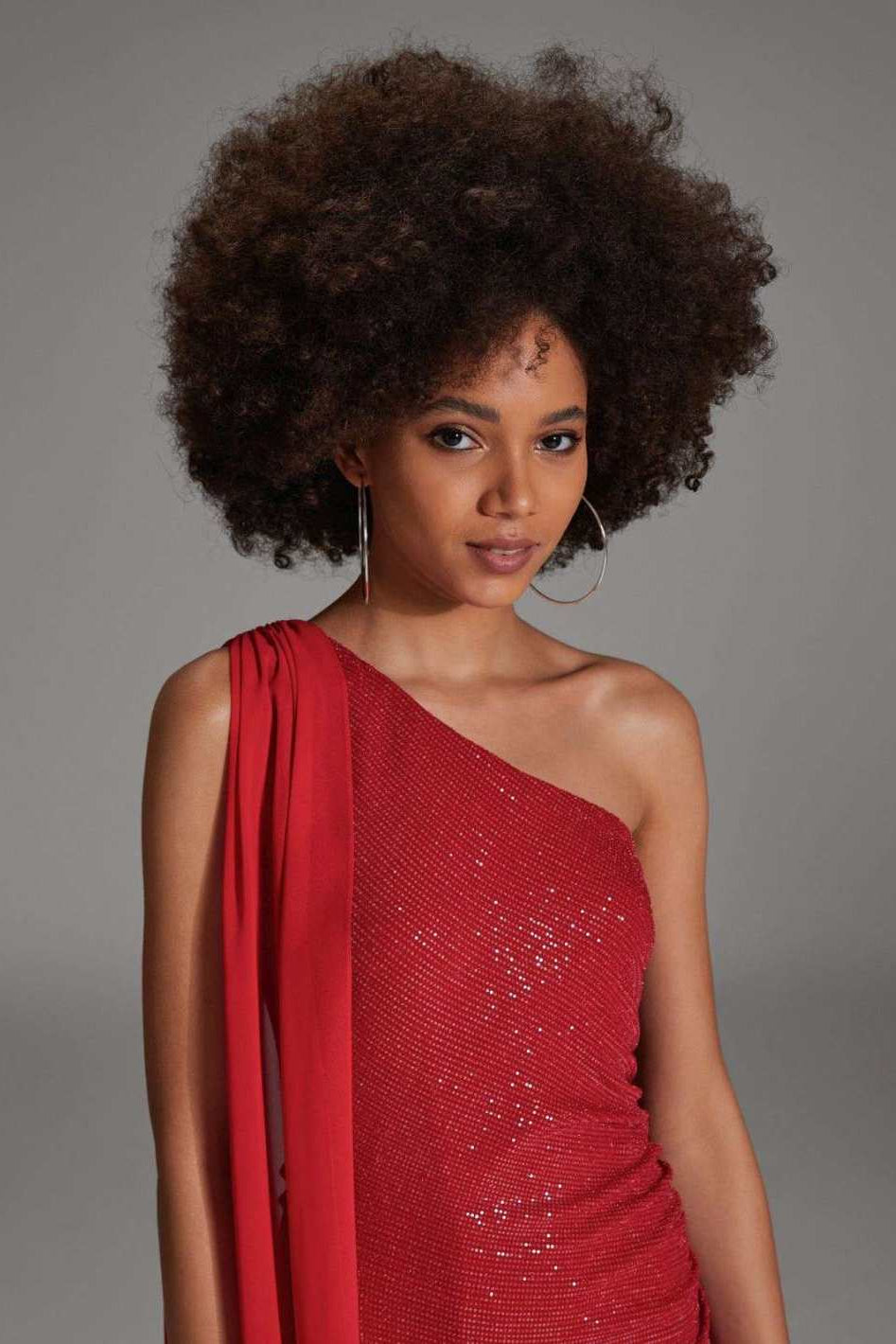 One-Shoulder Abendkleid aus foliertem Jersey mit Chiffon Schal