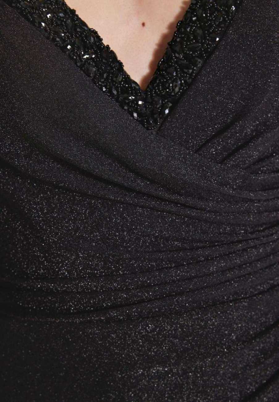 Figurbetontes Abendkleid mit Beinschlitz