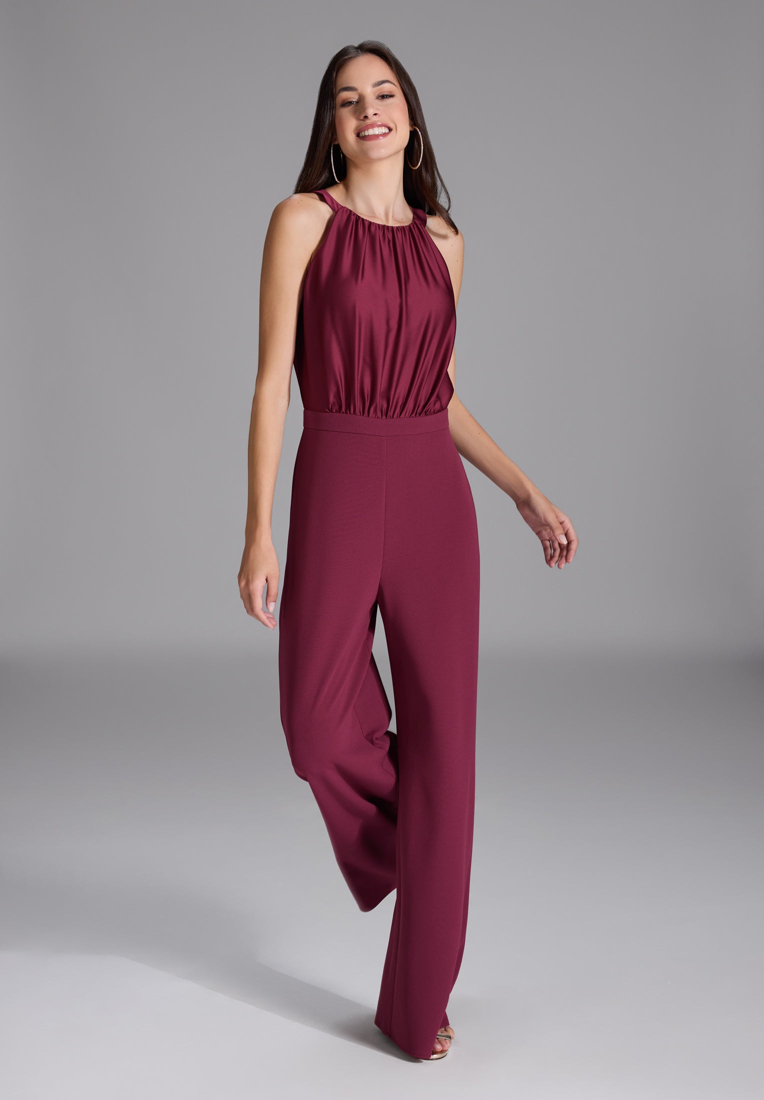Jumpsuit mit amerikanischem Ausschnitt aus Material Mix ruby red
