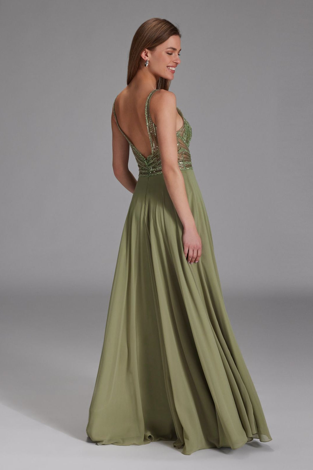 Langes Chiffon-Abendkleid mit Stickerei