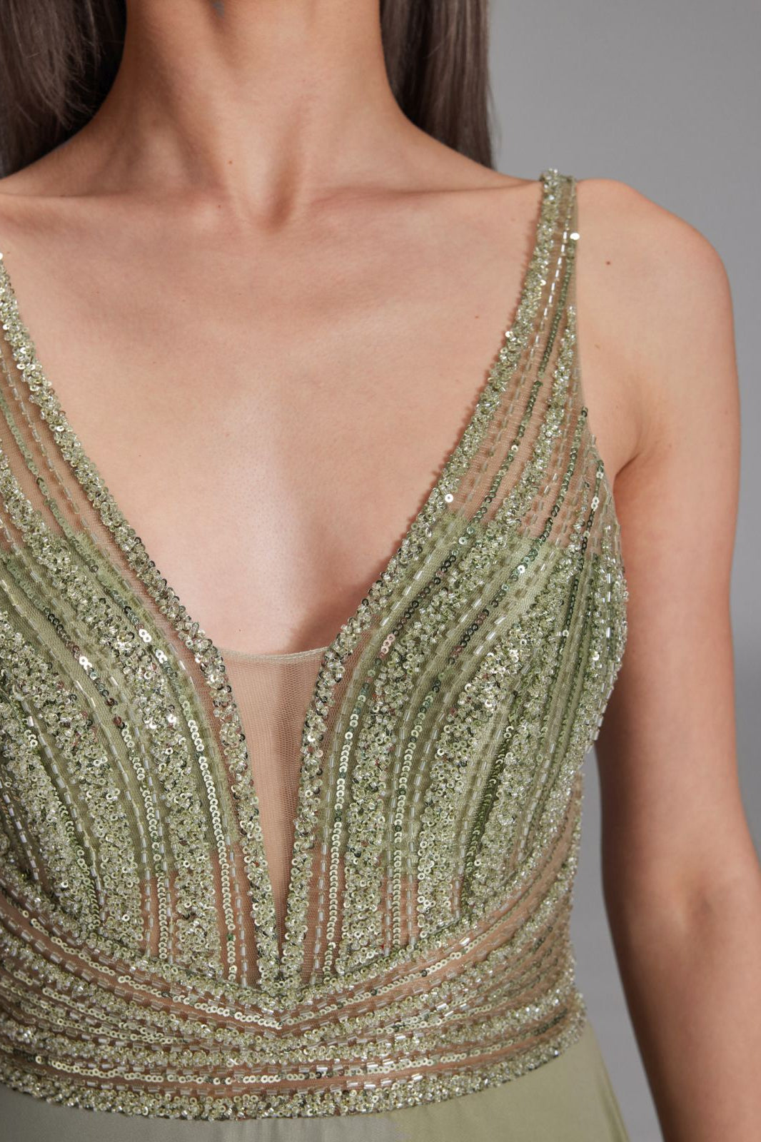 Langes Chiffon-Abendkleid mit Stickerei