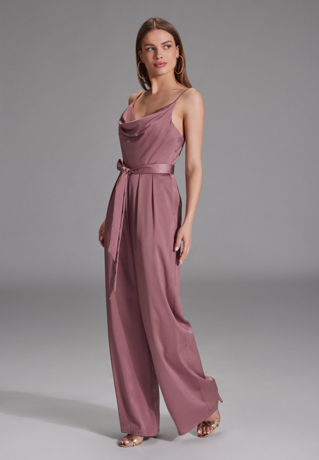 Satin Jumpsuit mit Bindegürtel