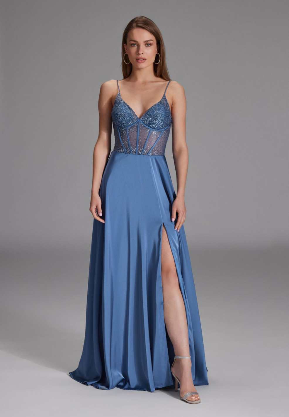 Abendkleid mit Corsagentop und feinen Ziersteinen