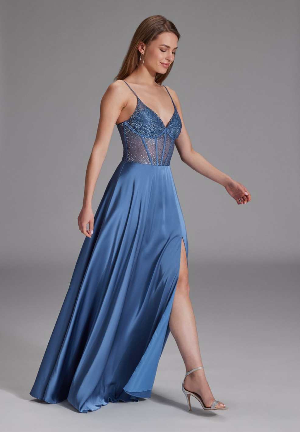 Abendkleid mit Corsagentop und feinen Ziersteinen