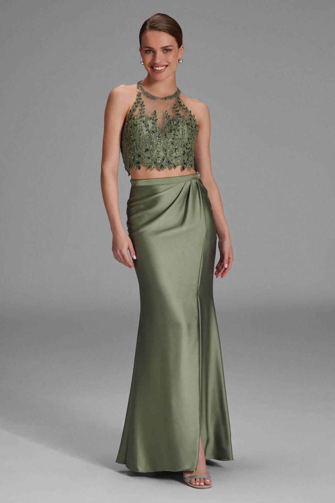 Two-piece Kleid mit langen Satinrock