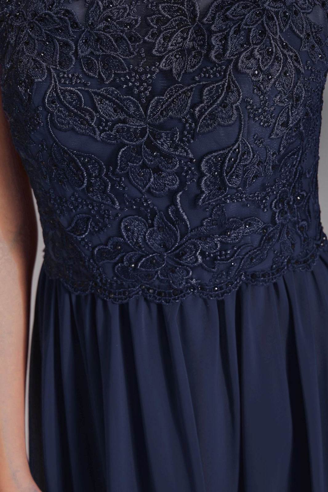 Cocktailkleid mit floraler Spitzenstickerei