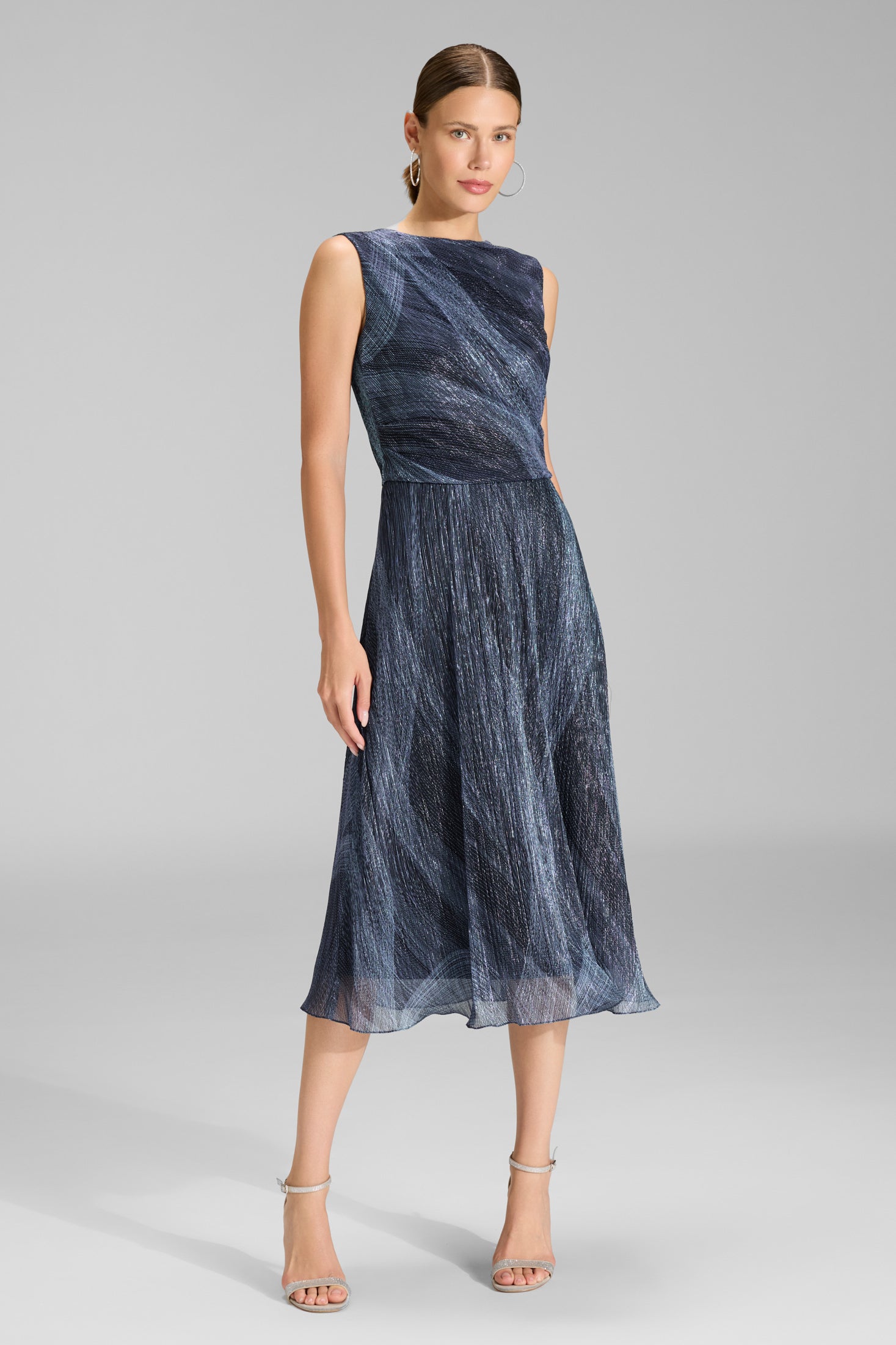 Plissiertes Kleid mit Metallicfäden azure blue