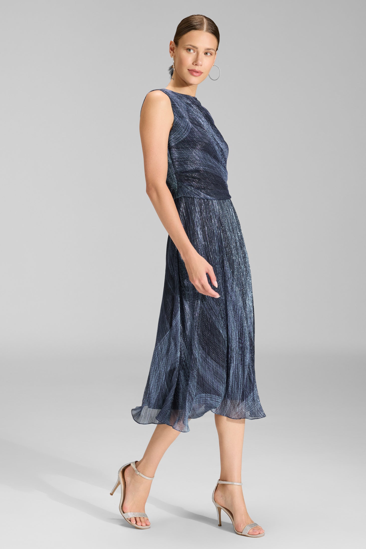 Plissiertes Kleid mit Metallicfäden