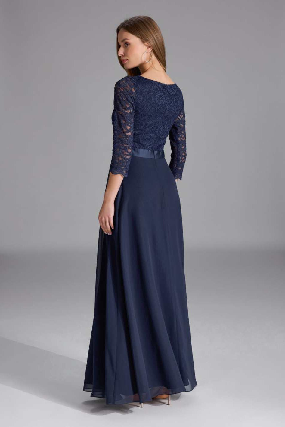 Abendkleid aus Spitze und Chiffon mit ¾ Arm