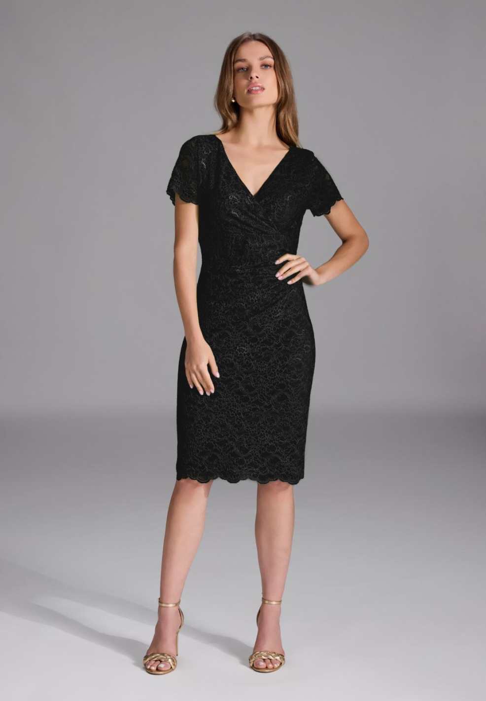 Etui Kleid aus feiner Spitze mit Bogenkante black