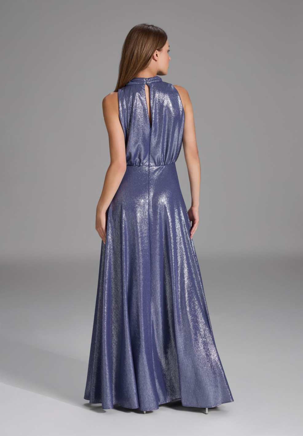 Hochgeschlossenes Abendkleid aus foliertem Jersey mit Beinschlitz