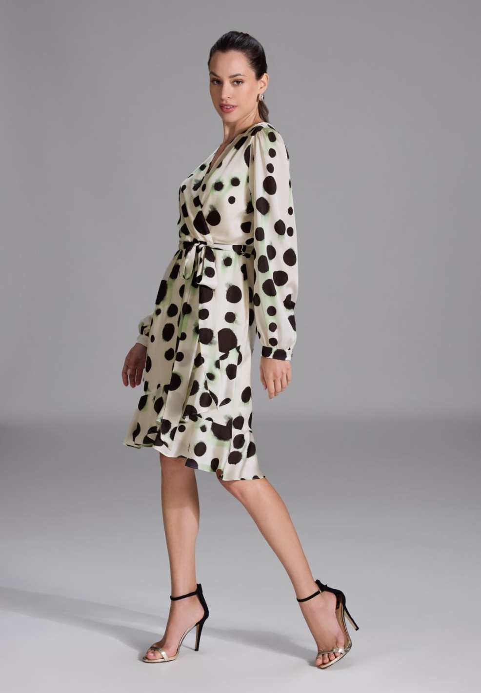 Cocktail Kleid mit Volant Saum aus Satin mit Tupfen Druck