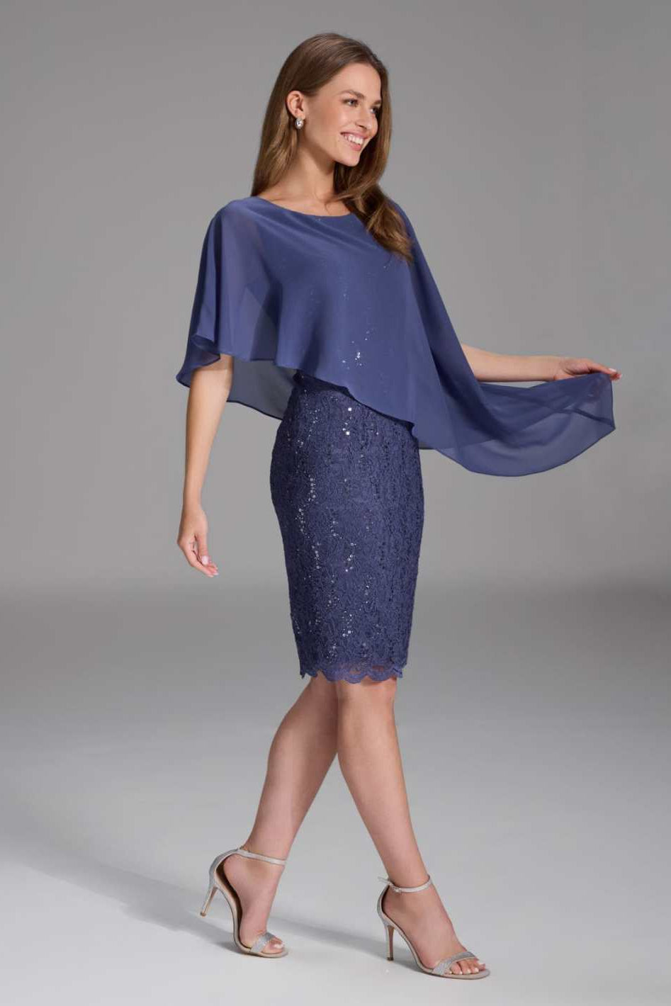 Pailletten-Kleid mit asymmetrischem Chiffon-Überwurf