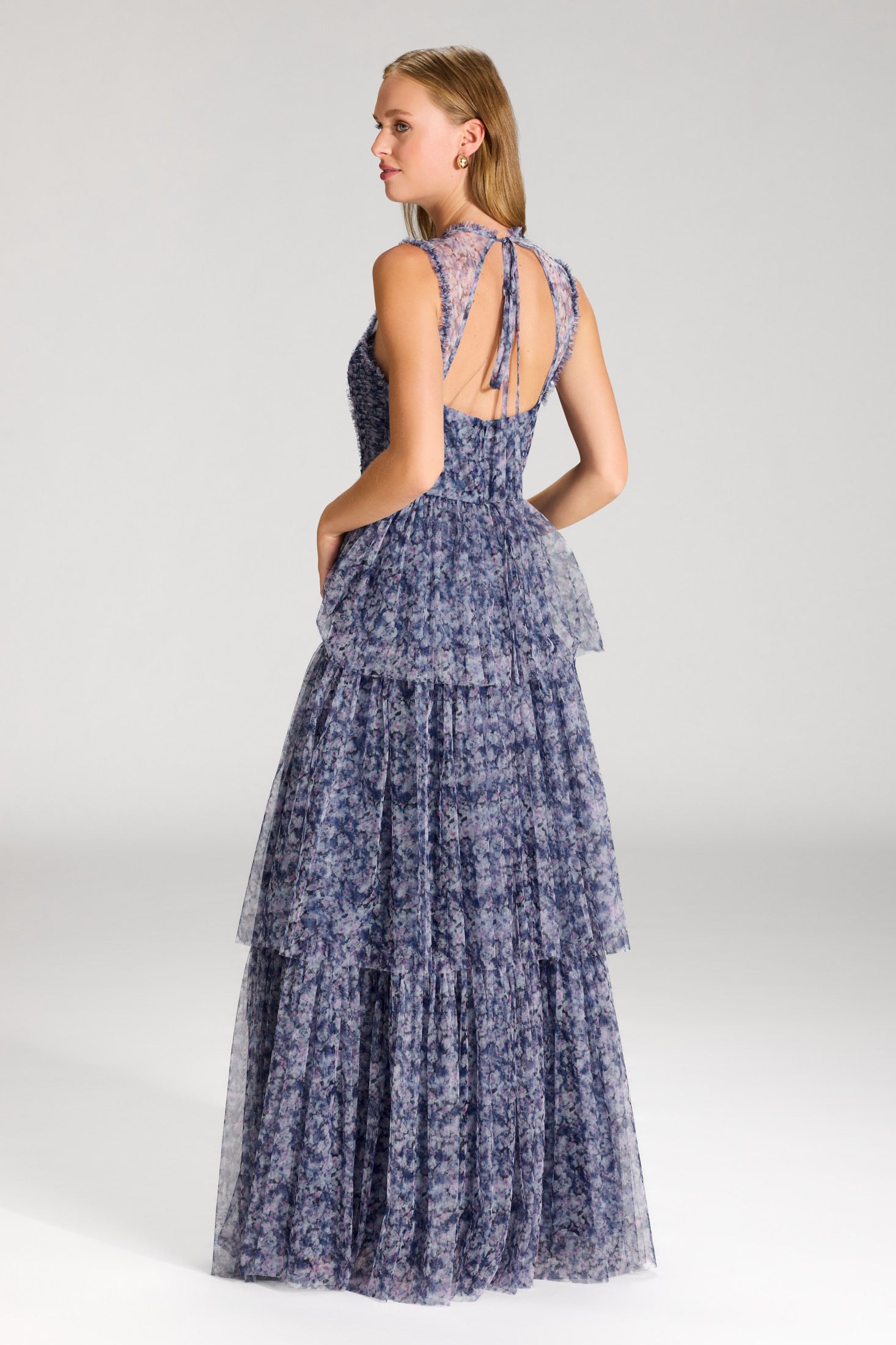 Printkleid aus Tüll mit Rüschendetails