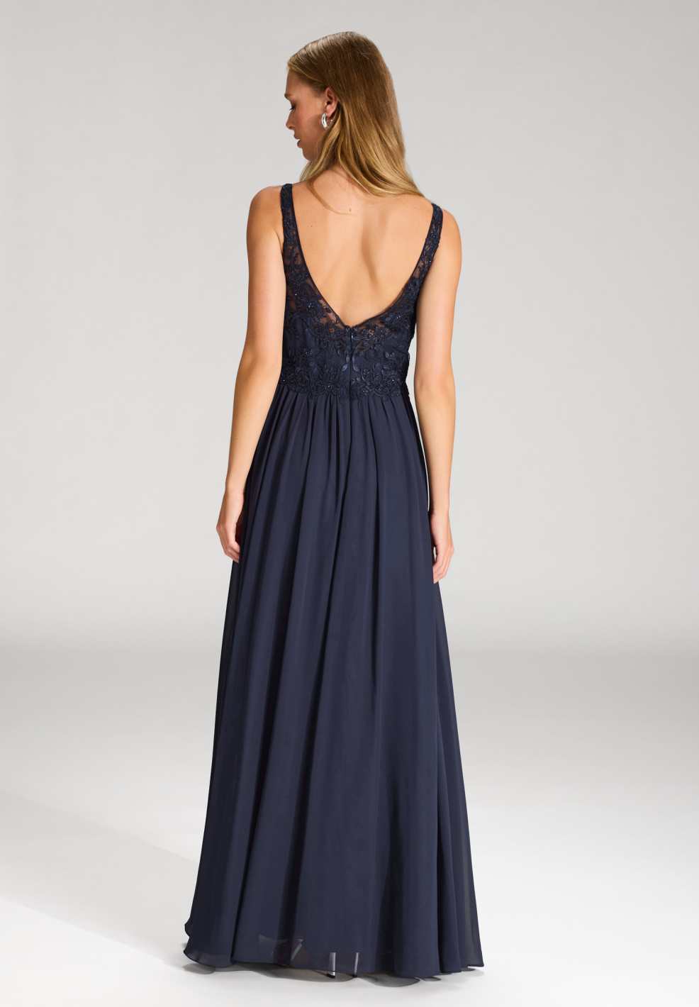 Chiffonkleid mit Spitzenstickerei