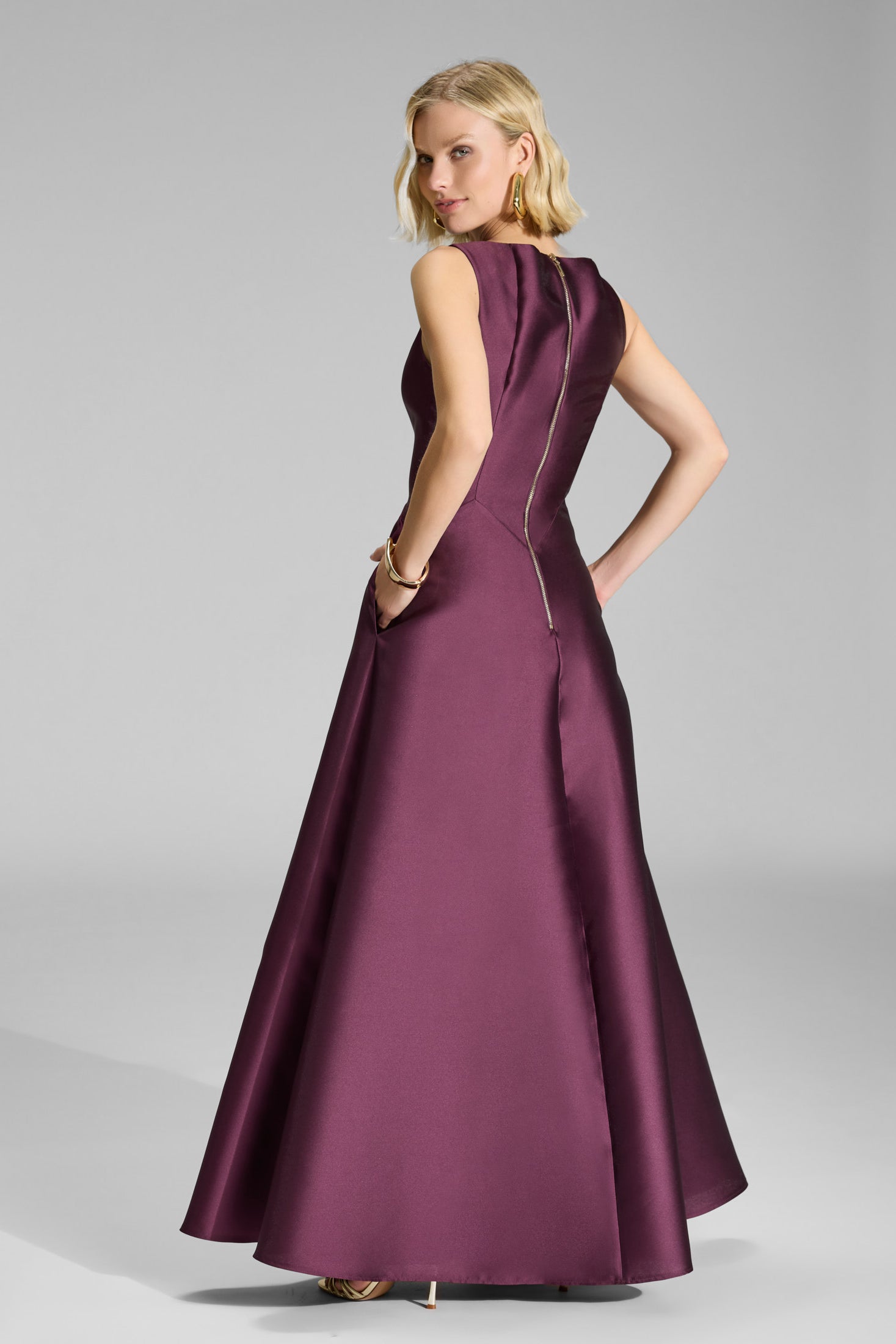 Robenartiges Abendkleid mit Eingrifftaschen