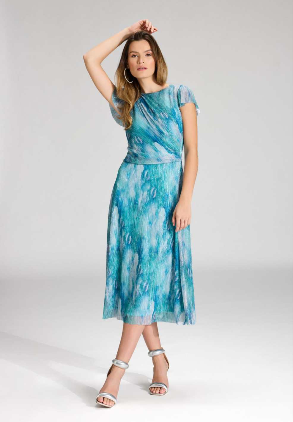 Midi Kleid aus bedrucktem Plissee Jersey mit kurzen Ärmeln