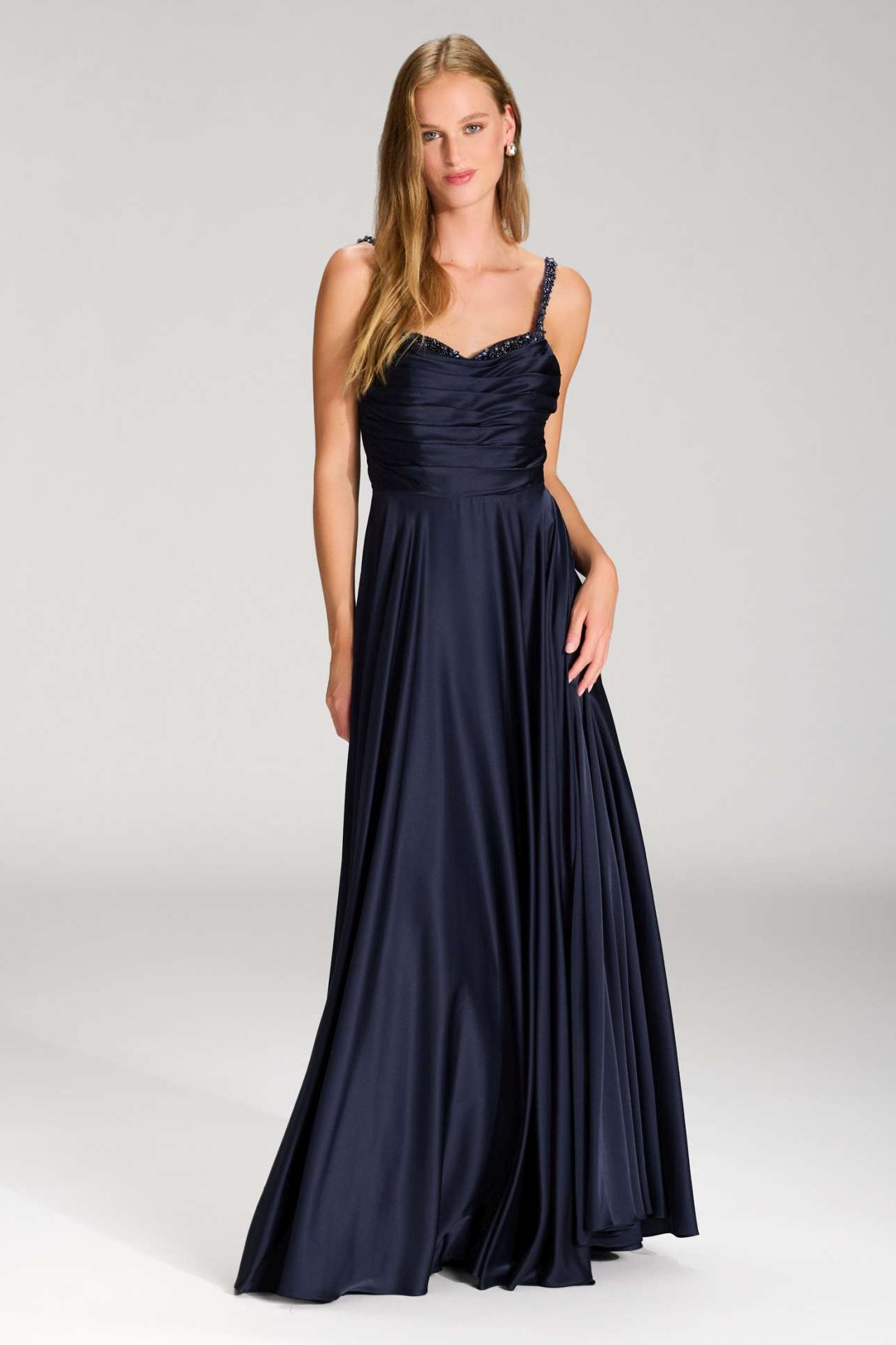 Satinkleid mit drapiertem Top und bestickten Trägern navy