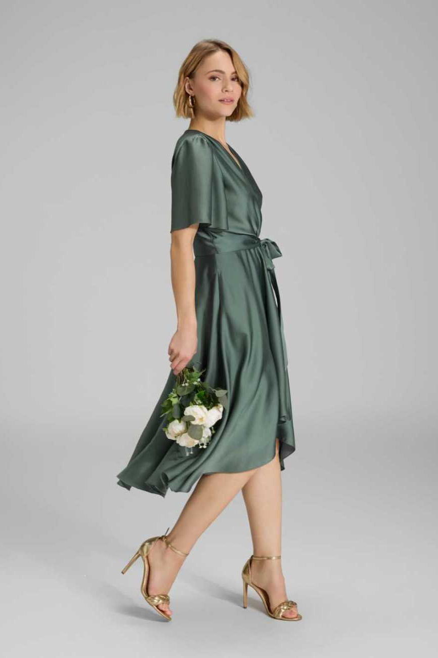 Cocktailkleid aus nachhaltigem Satin in Wickel Optik