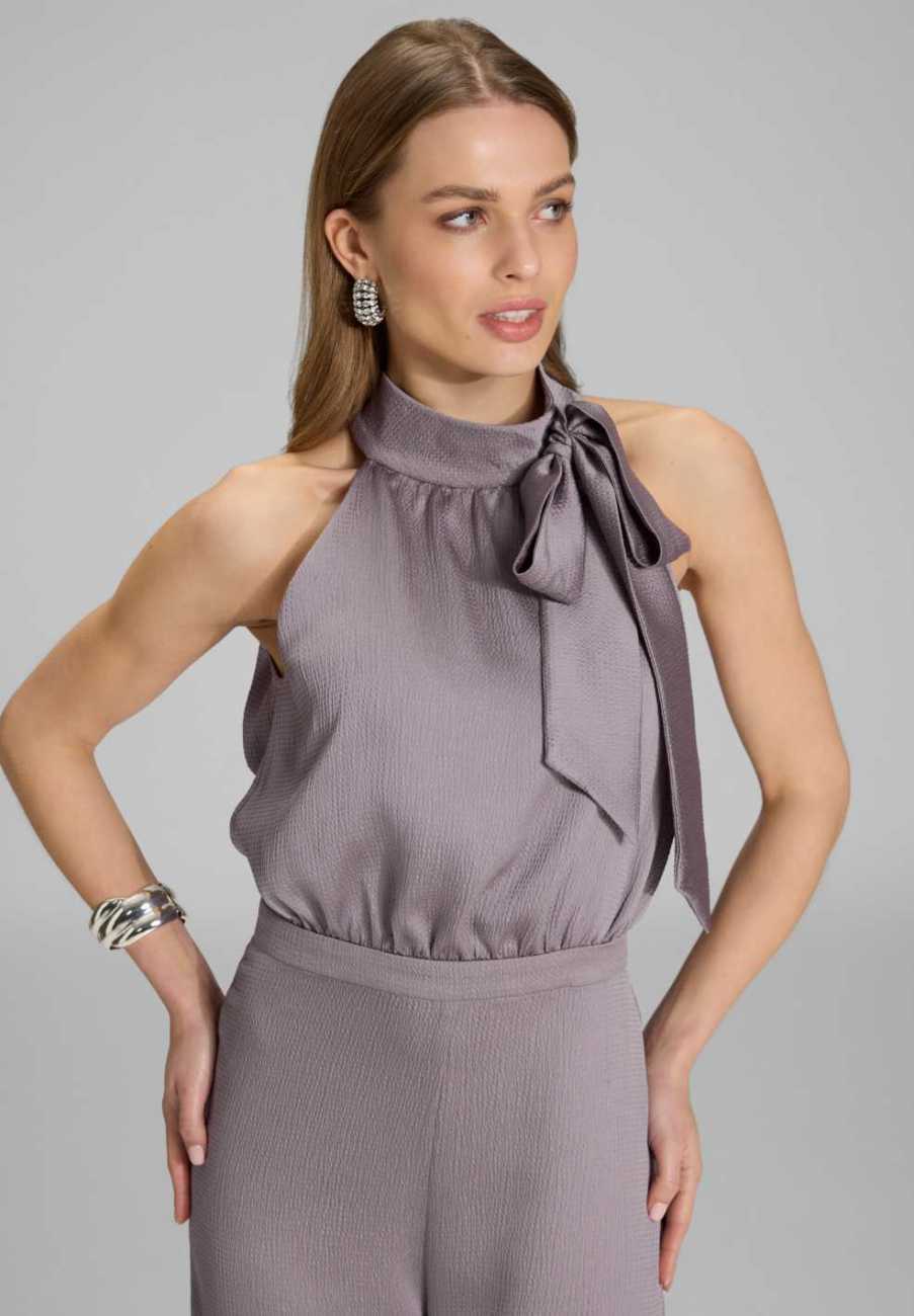 Jumpsuit mit Schluppe aus gehämmertem Satin