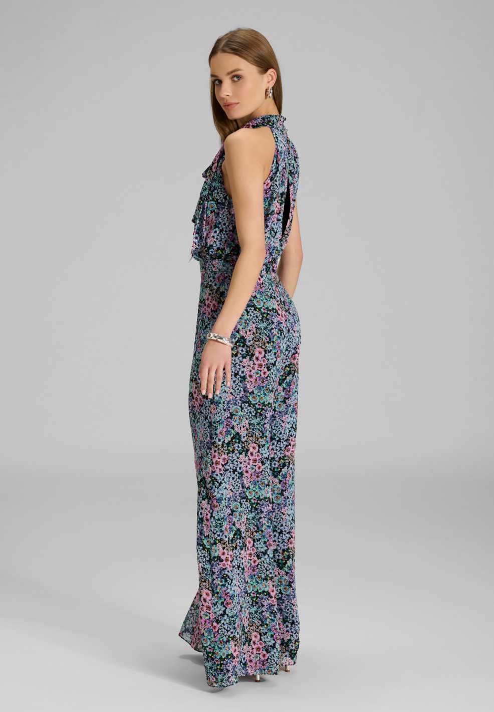Jumpsuit mit Schluppe aus floral bedrucktem Viscose Material