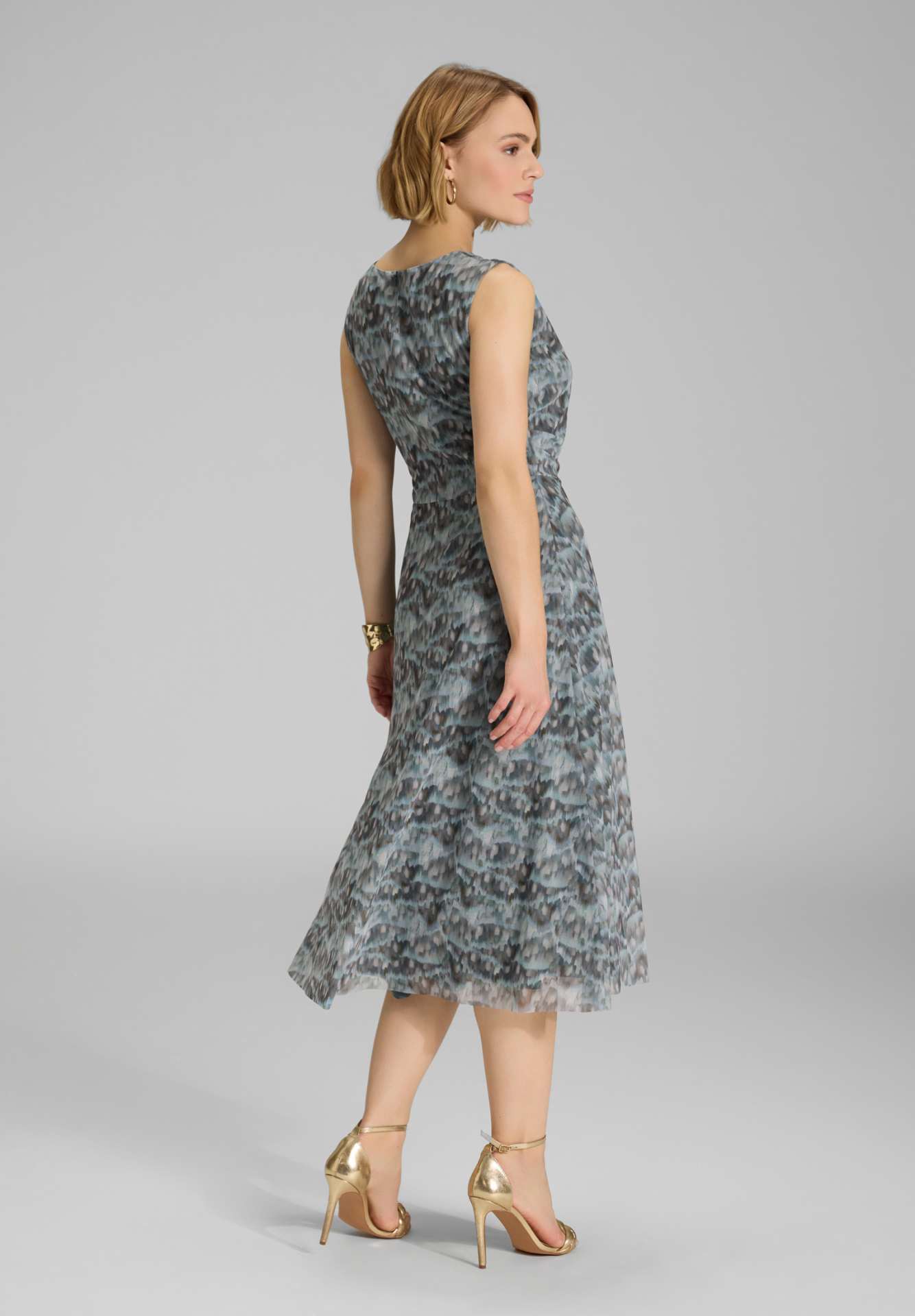 Midi Kleid aus weichem Mesh mit abstraktem Animal Print