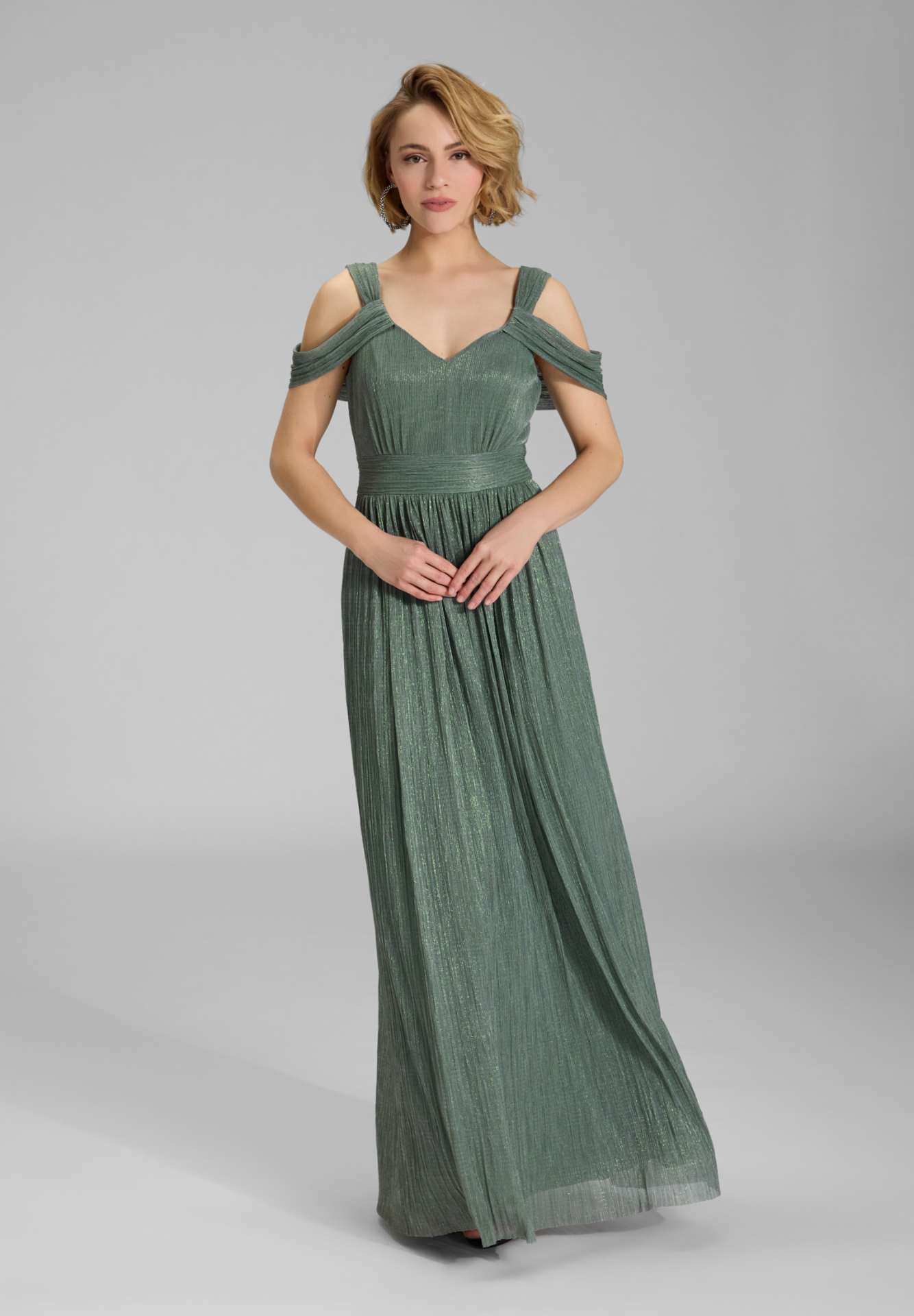 Abendkleid aus plissiertem Jersey mit metallic Fäden und Cold Shoulder Trägern pistachio green
