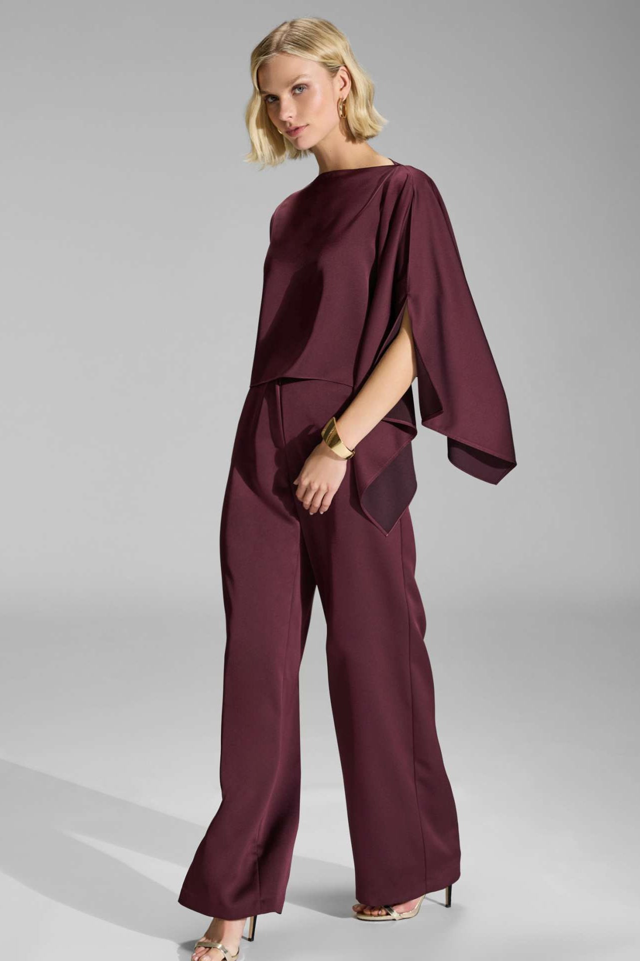 Cape-Top aus Satin mit seitlichen Schlitzen