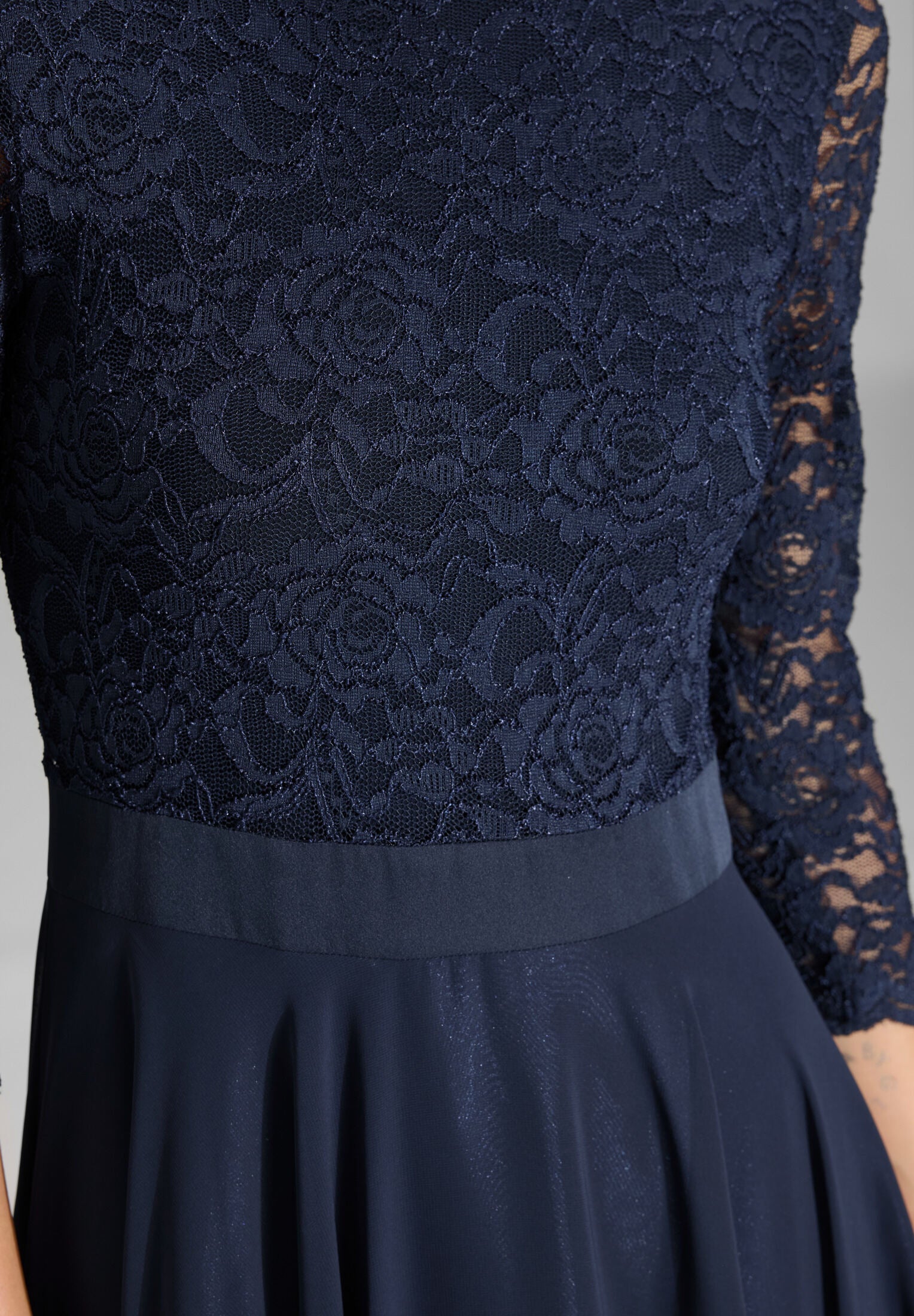 Abendkleid Midi mit Oberteil aus floraler Spitze und Chiffon Rock