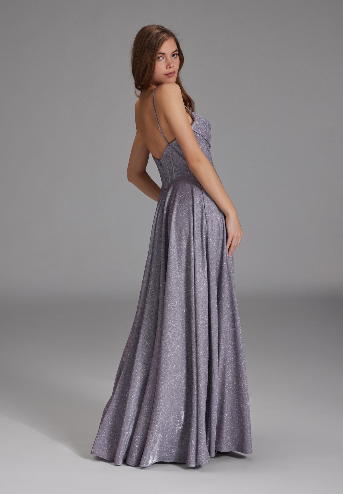 Schimmerndes Abendkleid mit Drapierung
