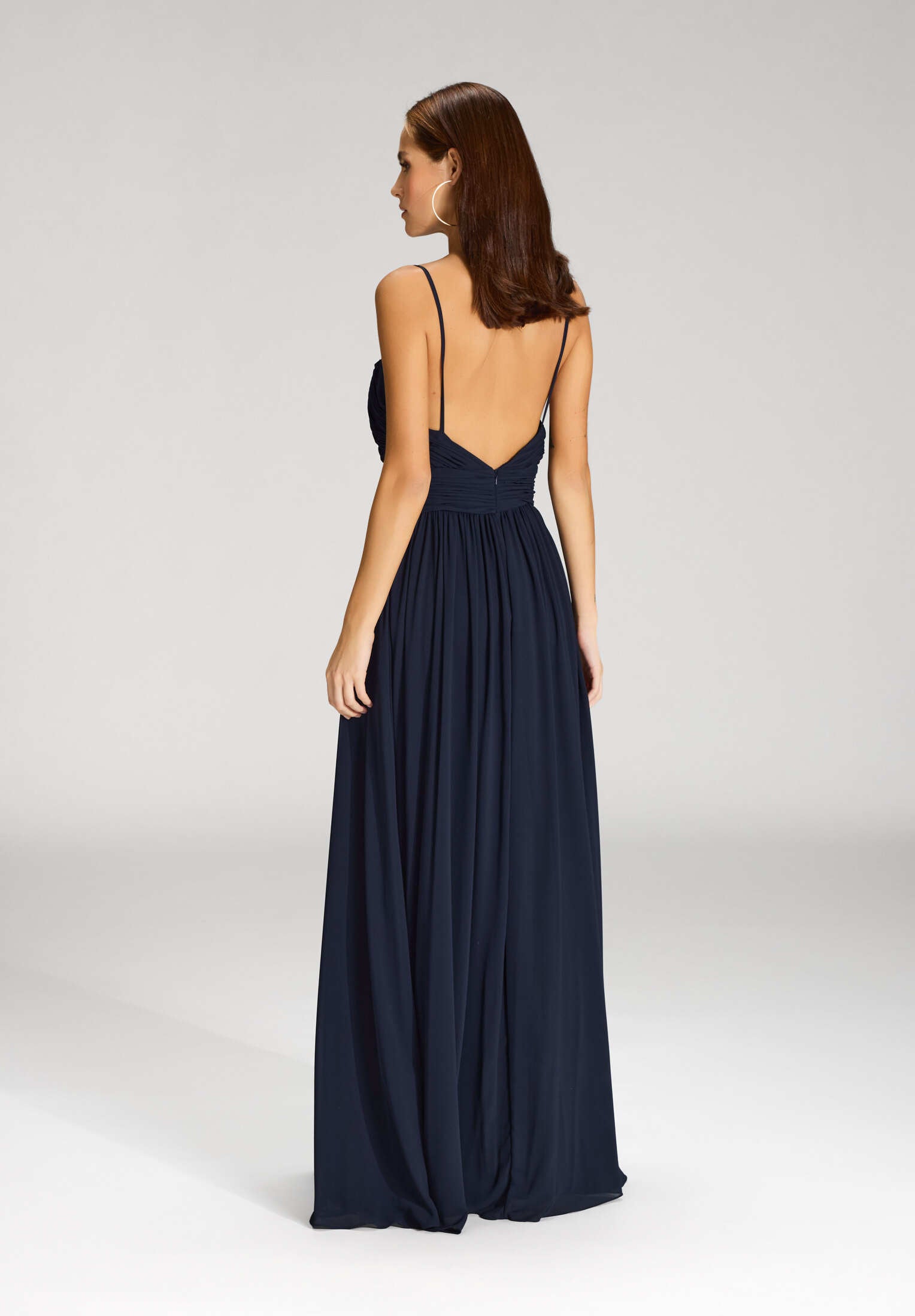 Chiffonkleid mit Cut-Out Detail und feiner Raffung