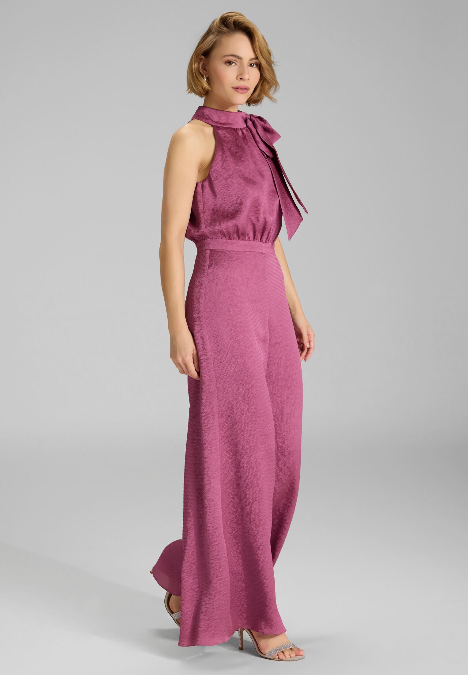 Jumpsuit mit Schluppe aus Satin