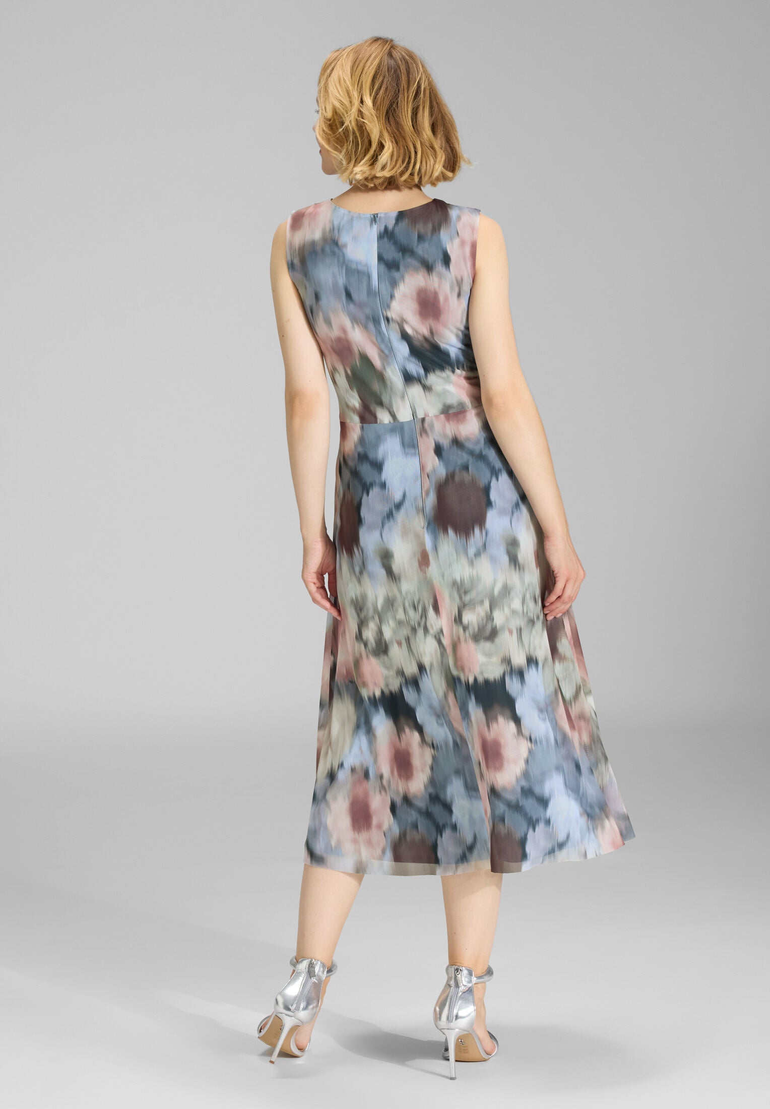 Midi Kleid aus Mesh mit Ikat Druck