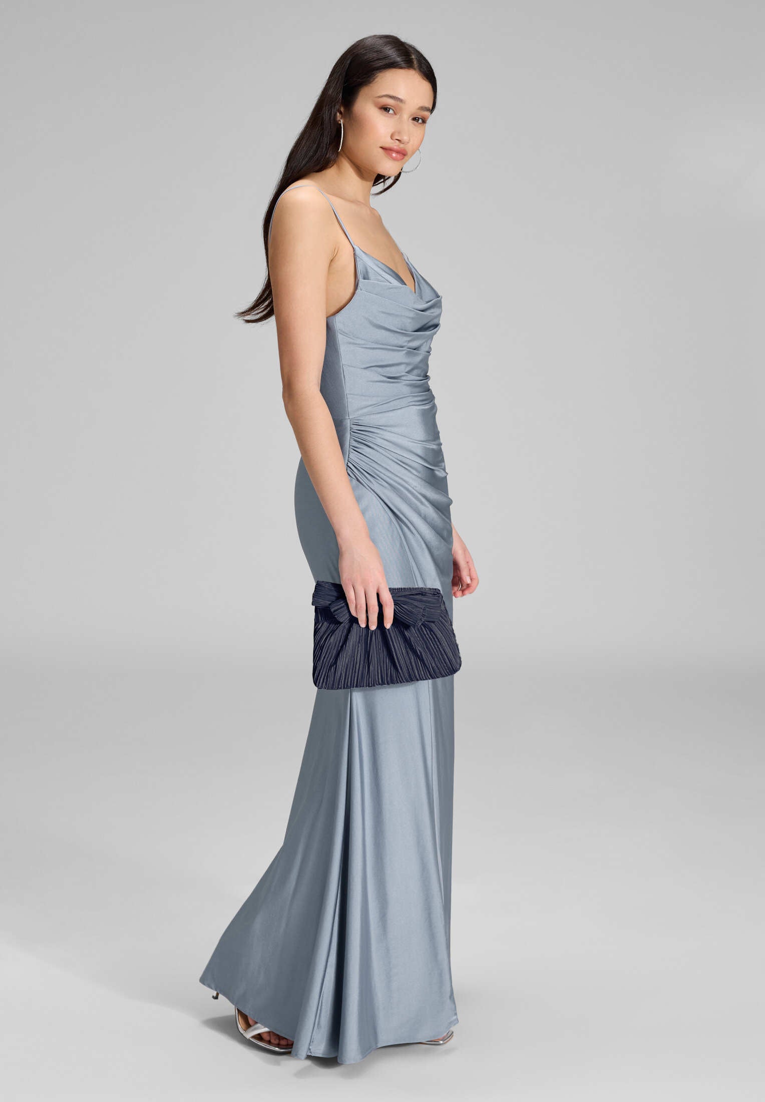 Abendtasche mit Schleifenapplikation