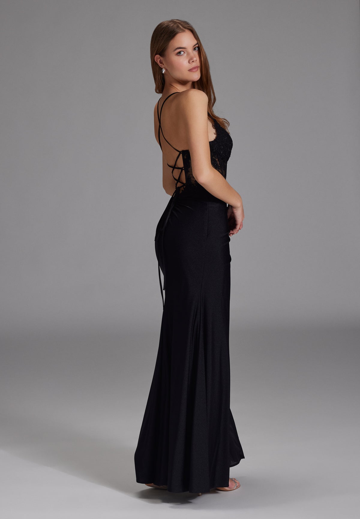Bodycon Kleid mit Spitzenstickerei und Beinschlitz